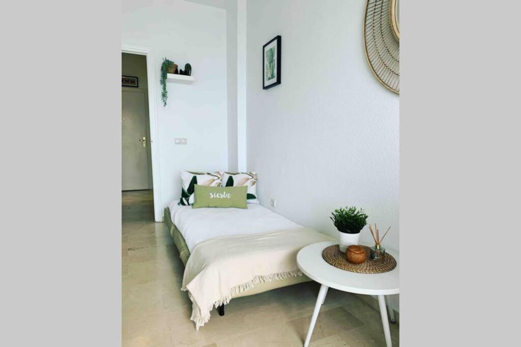 Amazing Frontline Sea Views Studio Apartment Castillo Del Vigia Τορρεμολίνος Εξωτερικό φωτογραφία